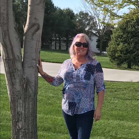 Meet your Posher, Deb - Picture 2 of 2